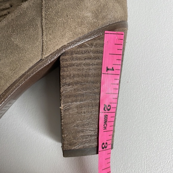 Vince Camuto Suede Laser Cut Ankle Booties Grey Wooden Heel Perforated Size 9 - Picture 15 of 16